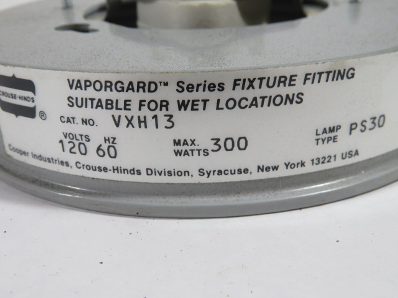 Crouse-Hinds VXH13 Vaporgard Globe Adapter Fixture w/Seals 120V 60Hz ! NEW !