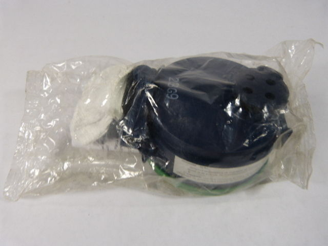 North 7904 Chemical Cartridge Respirator ! NEW !