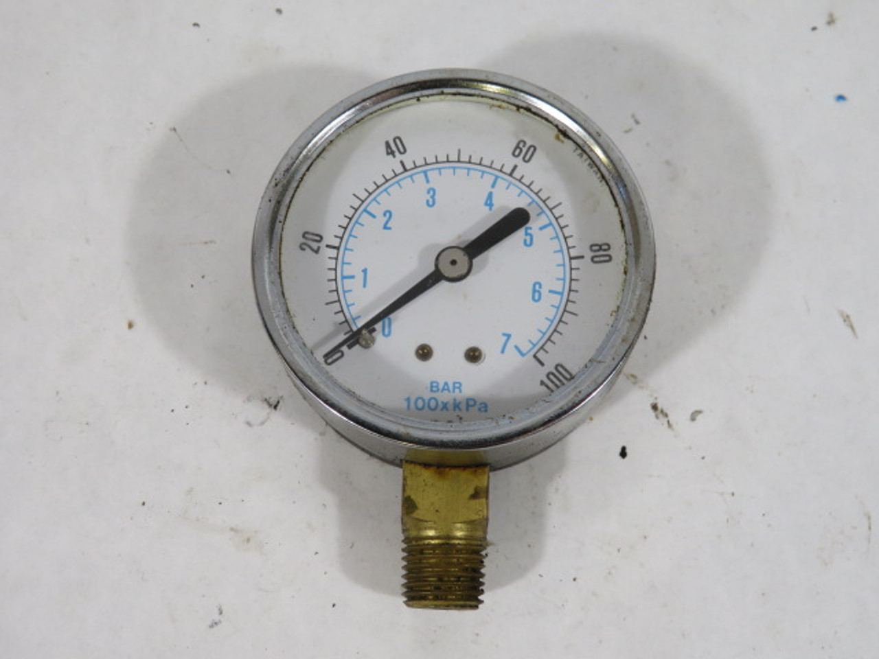 Generic Pressure Gauge 0-100psi 0-7bar 2-3/8” Diameter Lower Mount USED