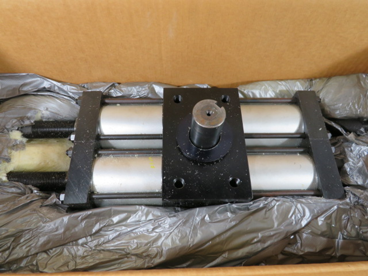 Parker PTR252-100L-PC23M-C Rotary Actuator 250PSI Max ! NEW !