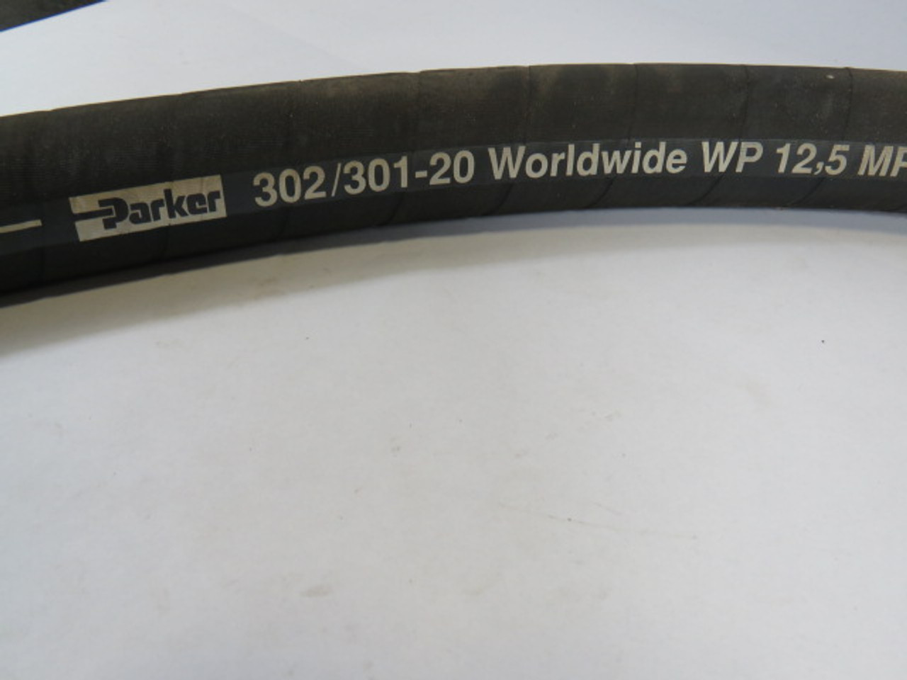 Parker 302/301-20 Worldwide Hose 1800PSO 31.5mm I.D 47mm O.D 3.28' Long USED