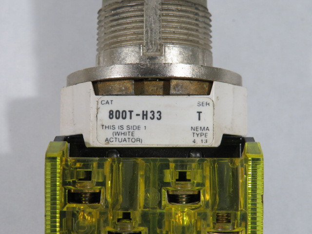 Allen-Bradley 800TC-H33D4S 2-Pos Cylinder Lock Operator 1NCLB No Key USED