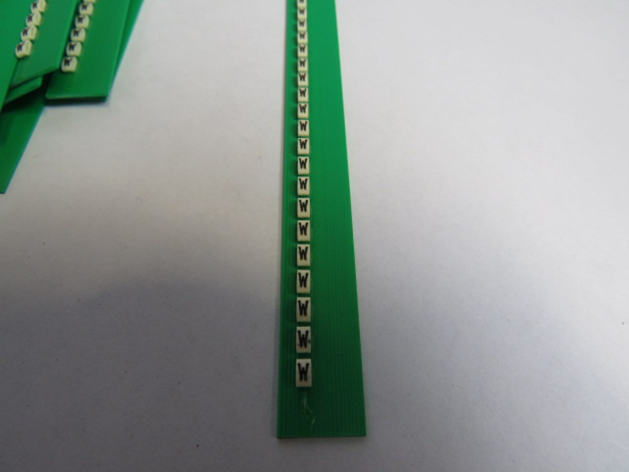 Grafoplast 117MWWBW Trasp Wire Marker "W" Approx 20/Strip Lot of 30  NOP