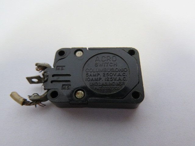Acro Switch 2MD2-1A Mini Limit Switch 5A-250VAC 10A-125VAC USED