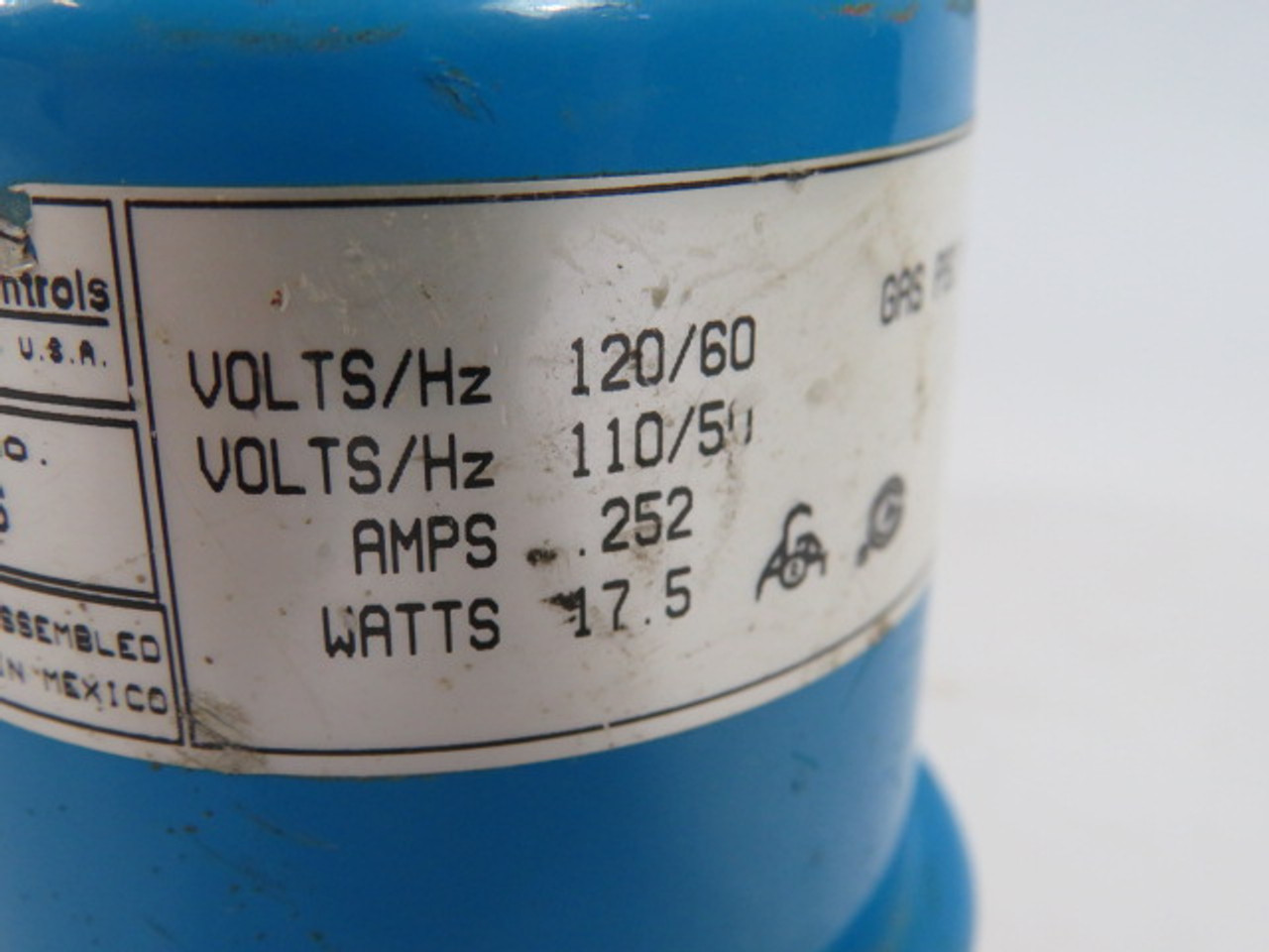 ITT K3A672S Solenoid Gas Valve 1-1/4"NPT 110/120V 50/60Hz .252A 17.5W USED