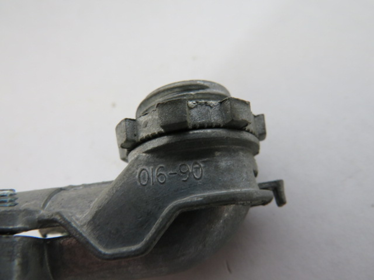 Commander 016-90 Zinc 90DEG Clamp Box Connector 3/8" USED