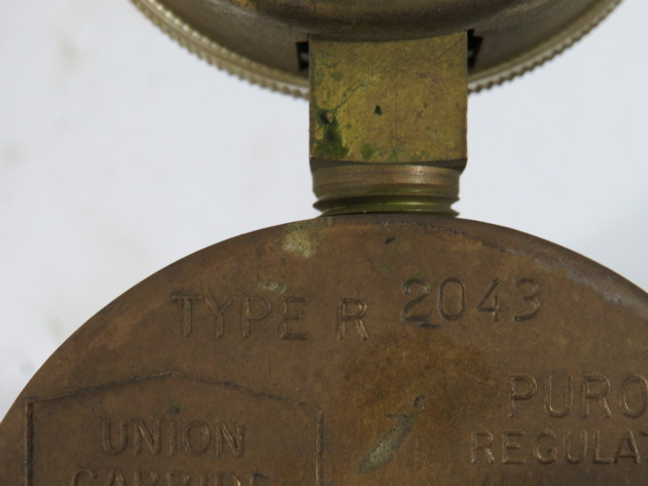 Union Carbide TYPE-R-2043 Gas Regulator USED