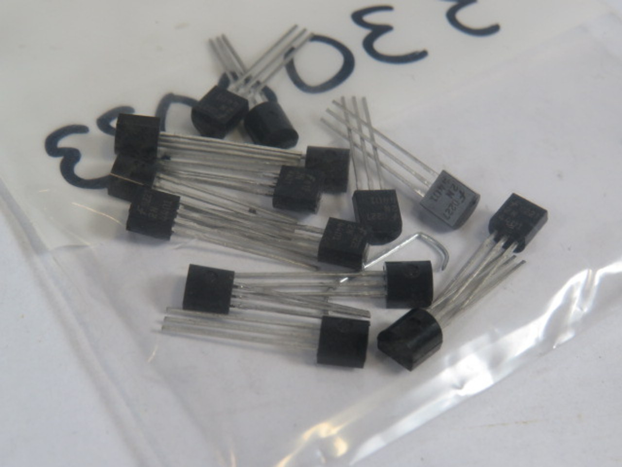ON Semiconductor 2N4401BU Bipolar Transistor NPN 40V 600mA Lot of 15 ! NOP !