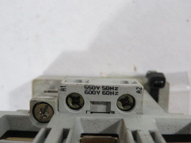 Allen-Bradley 100-C72C00 Contactor 550/600V 50/60Hz 100A USED