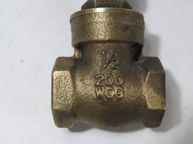 Generic 200 WOG 1/2" IN NPT Gate Valve USED