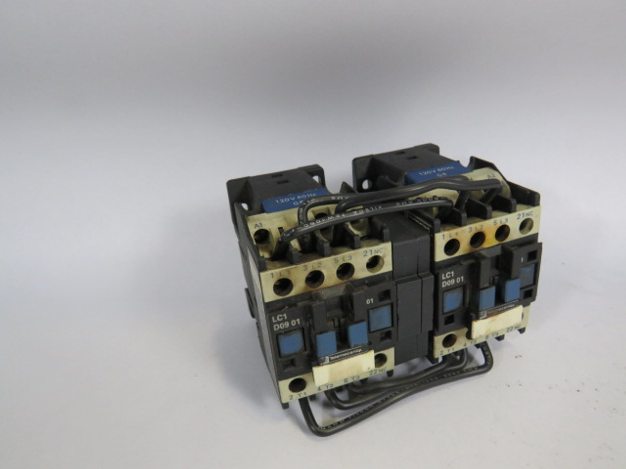 Telemecanique LC2D0901-G7 Reversing Contactor 120V@60Hz 9A 575VAC USED