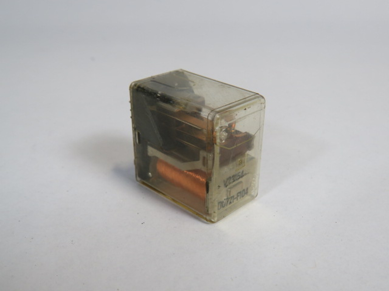 Generic V23154-D0721-F104 Relay 24VDC 5A 8-Pin USED