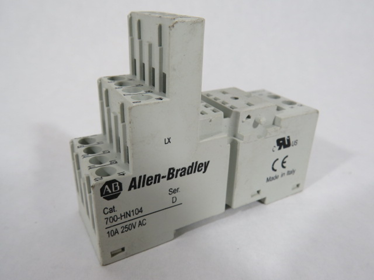 Allen-Bradley 700-HN104 Relay Socket 10A 250VAC SER D MISSING LATCH USED