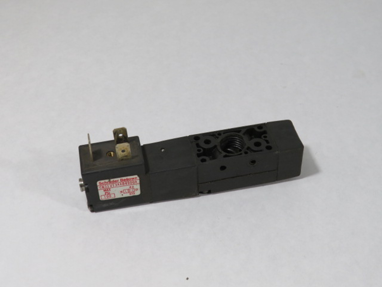 Schrader Bellows CN31V13AAB4900A 24VDC 4W Solenoid Valve USED