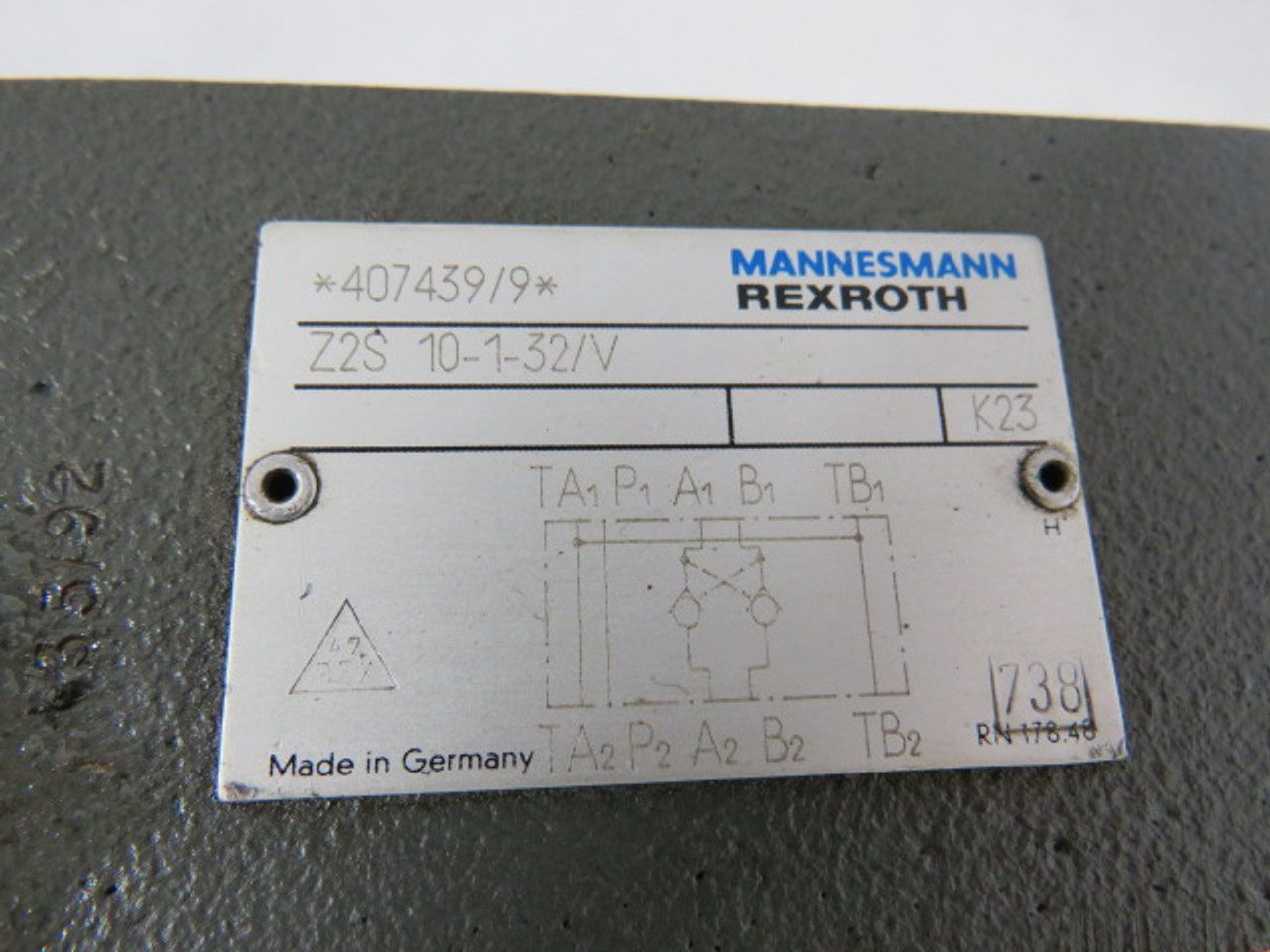 Rexroth 407439/9 Z2S-10-1-32/V Pilot Operator Check Valve 315PSI USED