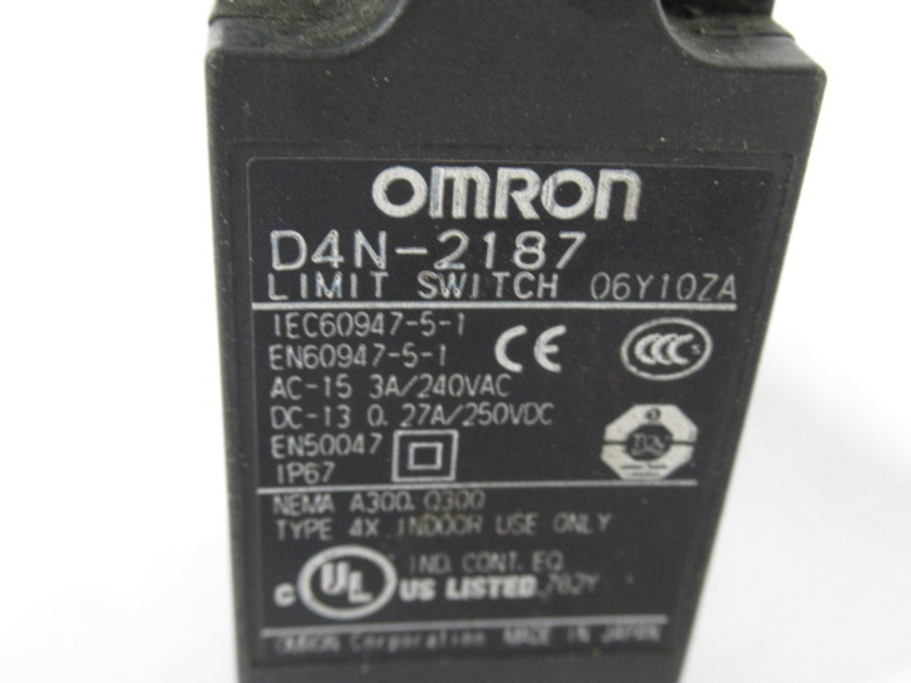 Omron D4N-2187 Snap Action Limit Switch 1N/C 1N/O 3A@40VAC .27A@250VDC USED