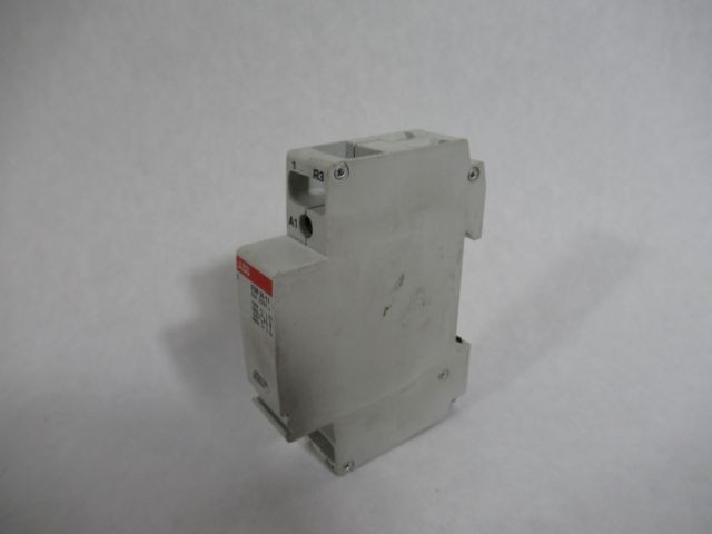 ABB 1SAC101101D0201 ESB20-11 Installation Contactor 20A 250VAC 100V@50Hz USED