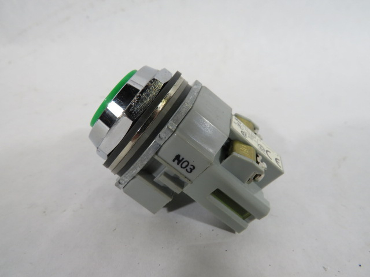 IDEC ABD111N-G Green Flush Push Button 1N/O 1N/C 10A 600V USED