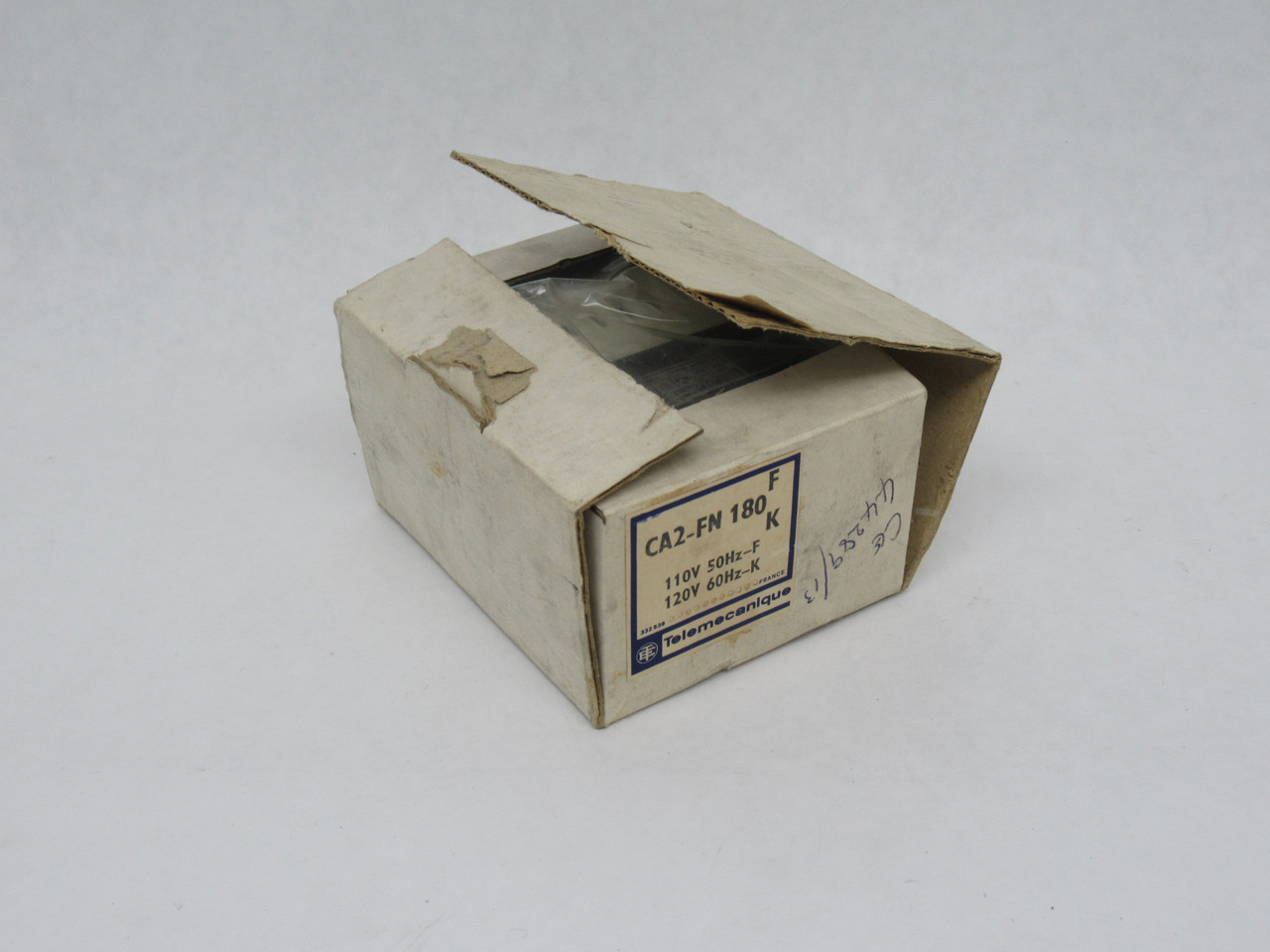 Telemecanique CA2-FN180F Relay 110V/50Hz BOX DAMAGE NEW