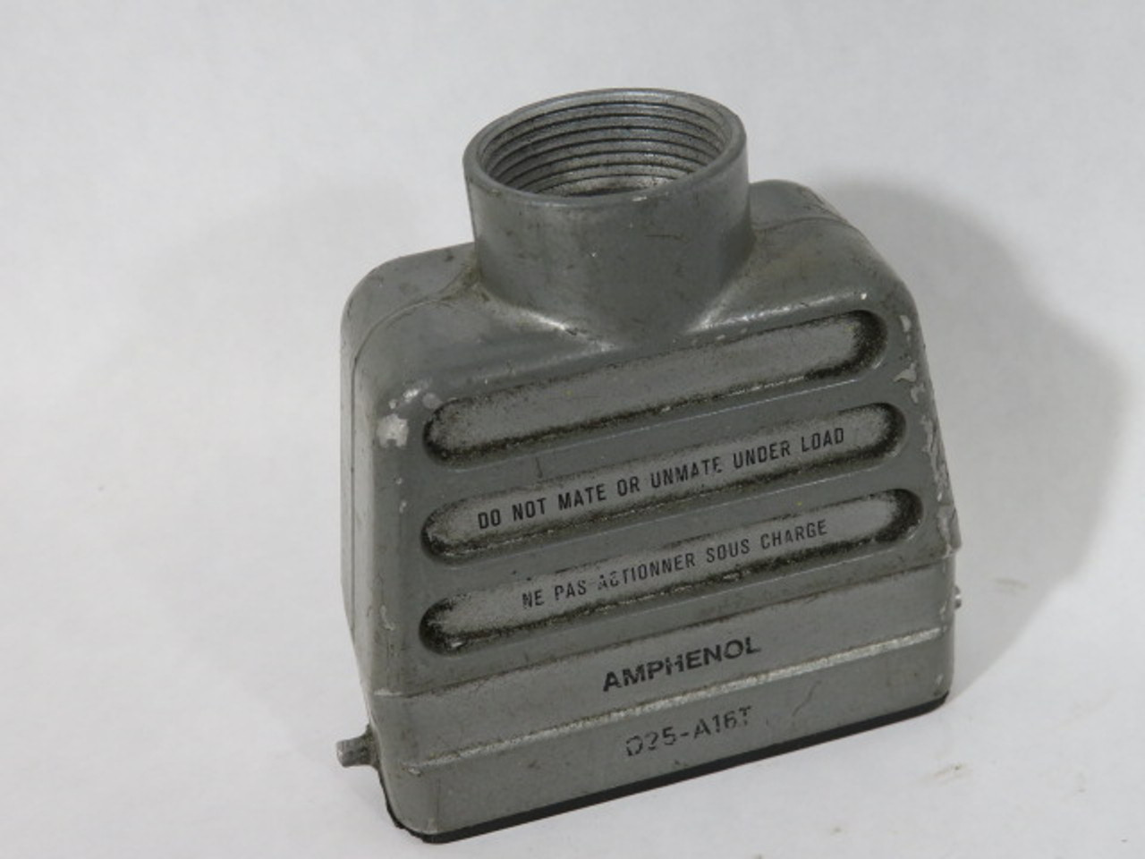 Amphenol D25-A16T Aluminum Top Entry Hood 2 Pegs 3/4"Hub USED
