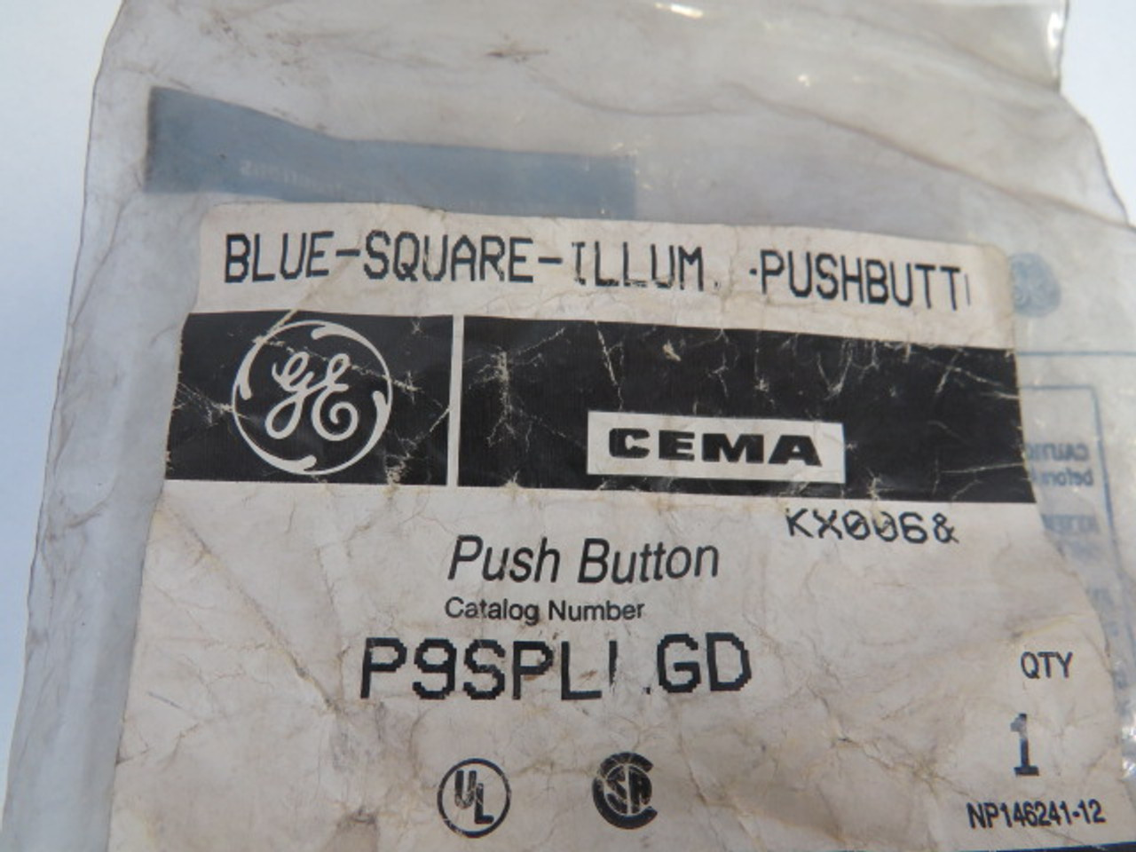 General Electric P9SPLLGD Blank Blue Square Illuminated Push Button ! NWB !