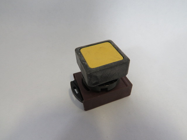 General Electric P9SPNGG Blank Yellow Standard Flush Push Button USED