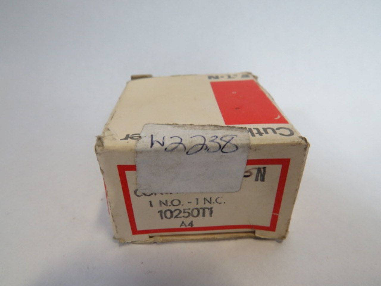 Cutler-Hammer 10250T1 Series A4 Contact Block for Push Button 1N/O 1N/C ! NEW !