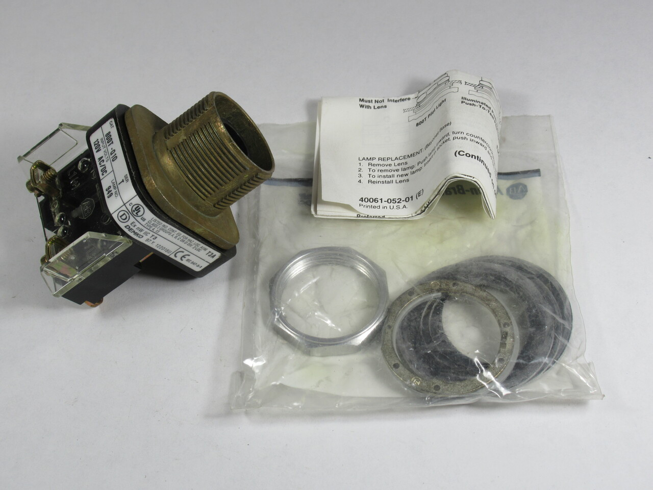 Allen-Bradley 800T-Q10 Series T Full-Voltage Pilot Light 120V No Lens NEW