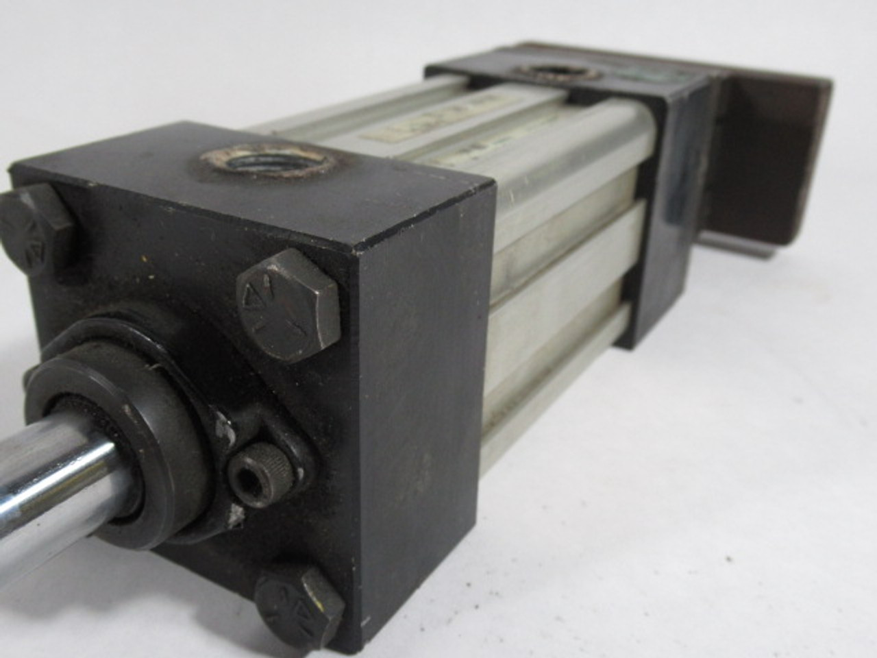 Numatics S4FL-02A3D-ADA2 Pneumatic Cylinder 2" Bore 2" Stroke 250PSI USED