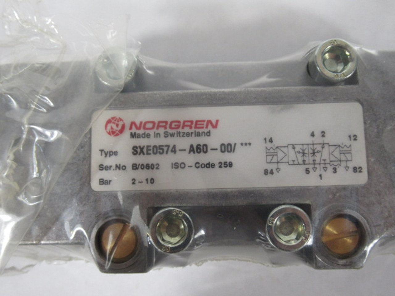 Norgren SXE0574-A60-00 Solenoid Valve 2-10bar C/W 24VDC Coils ! NEW !