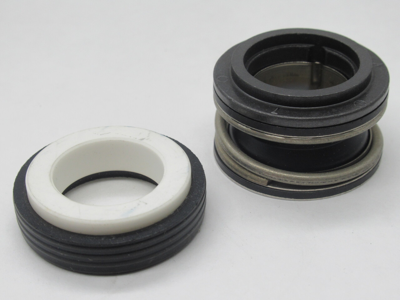 John Crane 1-00507 Type 6 General-Duty Elastomer Bellows Shaft Seal 0.75" NEW