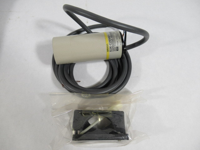 Omron E2K-C25ME1 Capacitive Proximity Switch 10-40VDC 200mA Max Dirt/BOX DMG NEW