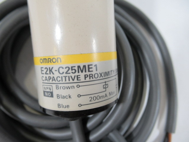 Omron E2K-C25ME1 Capacitive Proximity Switch 10-40VDC 200mA Max Dirt/BOX DMG NEW