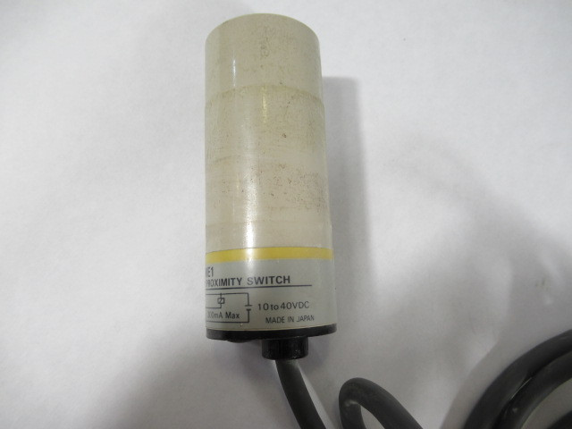 Omron E2K-C25ME1 Capacitive Proximity Switch 10-40VDC 200mA *No Washers* USED