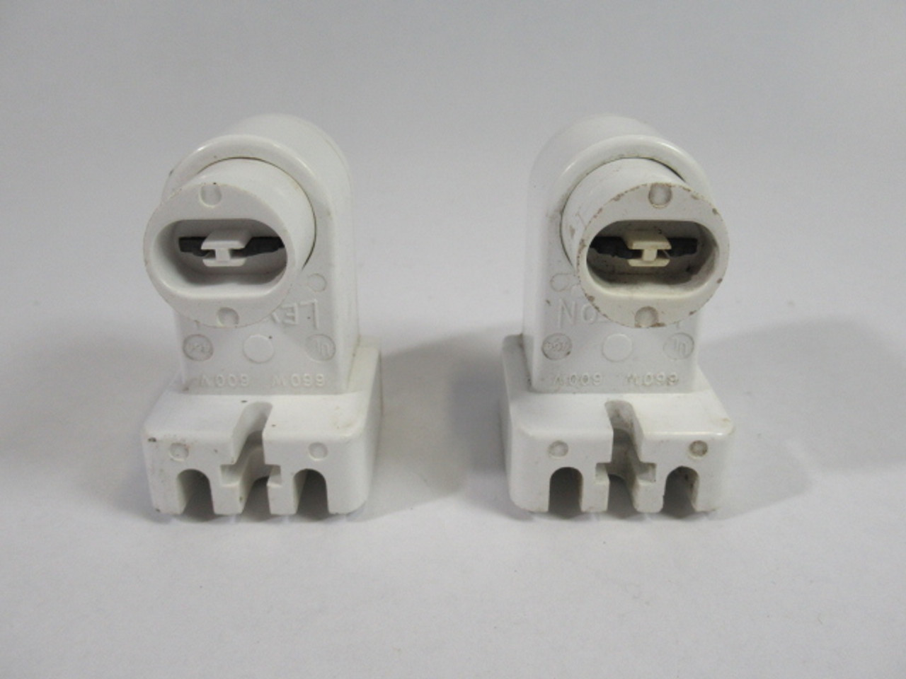 Leviton 464 Fluorescent Lamp Holder Socket Plunger 660W 600V Lot of 2 USED