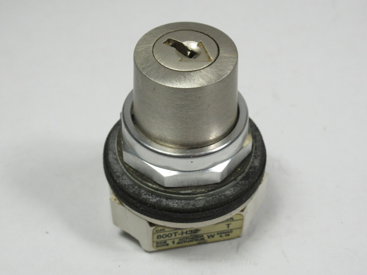 Allen-Bradley 800T-H32 Series T Cylinder Lock Switch No Contacts No Key USED