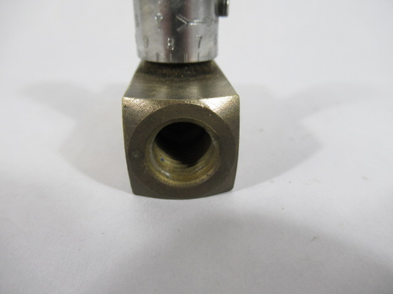 Parker F-400-B11GJ Flow Control Valve 19LPM 5gpm 1/4” NPT USED