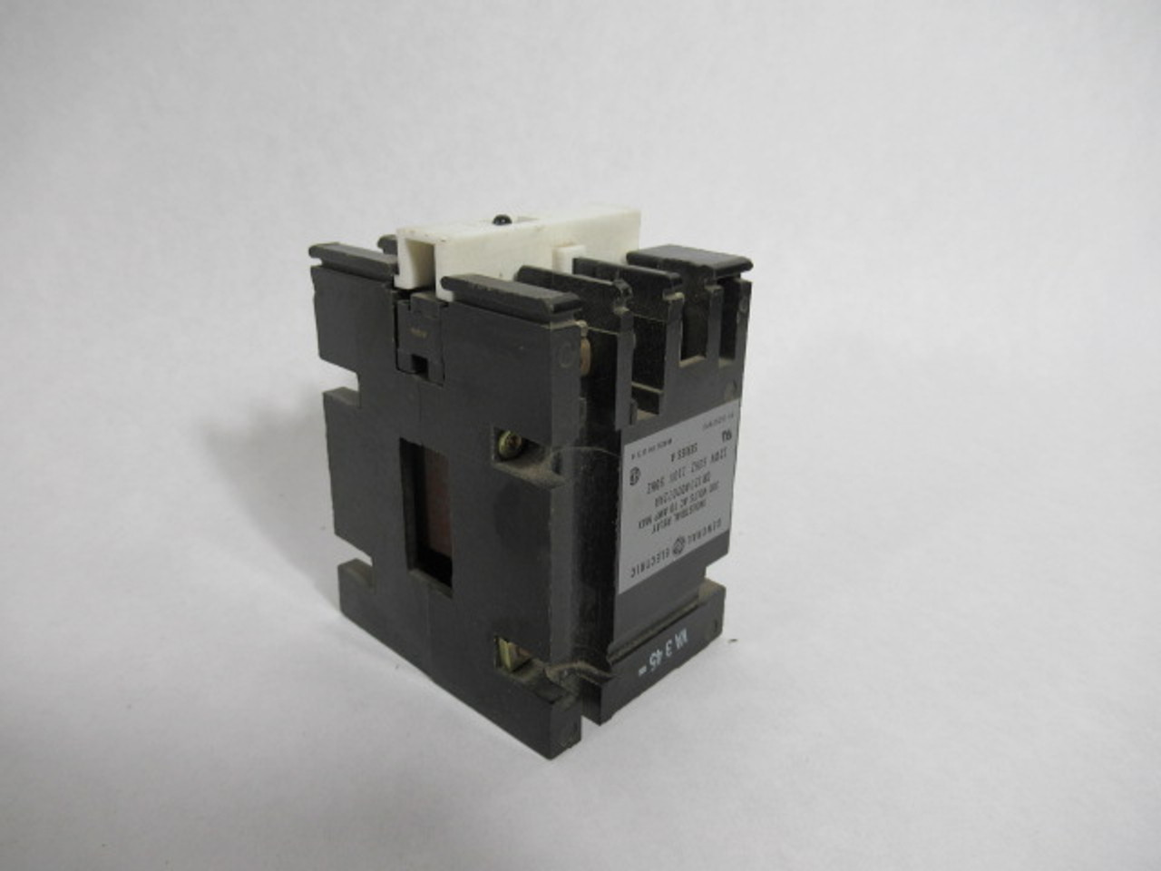 General Electric CR120A02022AA Industrial Relay 120V 60Hz 110V 50Hz USED