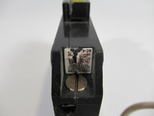 Square D QO115CAFI Circuit Breaker 15A 1 Pole 120VAC *Broken Mount* USED