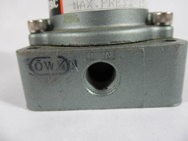 SMC NVH201 Pneumatic Hand Valve Max Pressure 150PSI 3Pos 2-Way USED