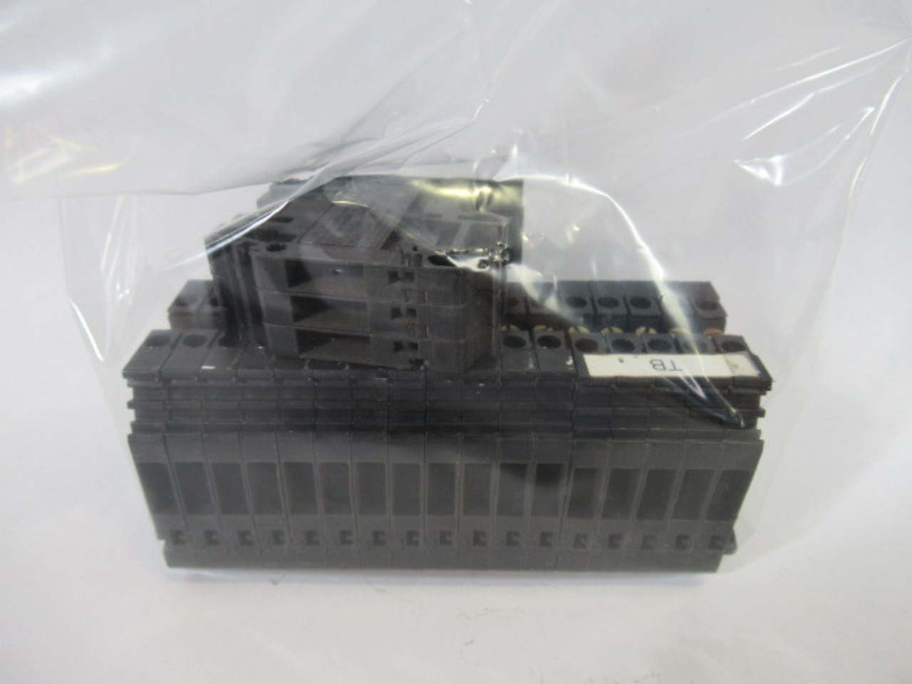 Entrelec M4/6-5116 Black Terminal Block Lot of 20 USED