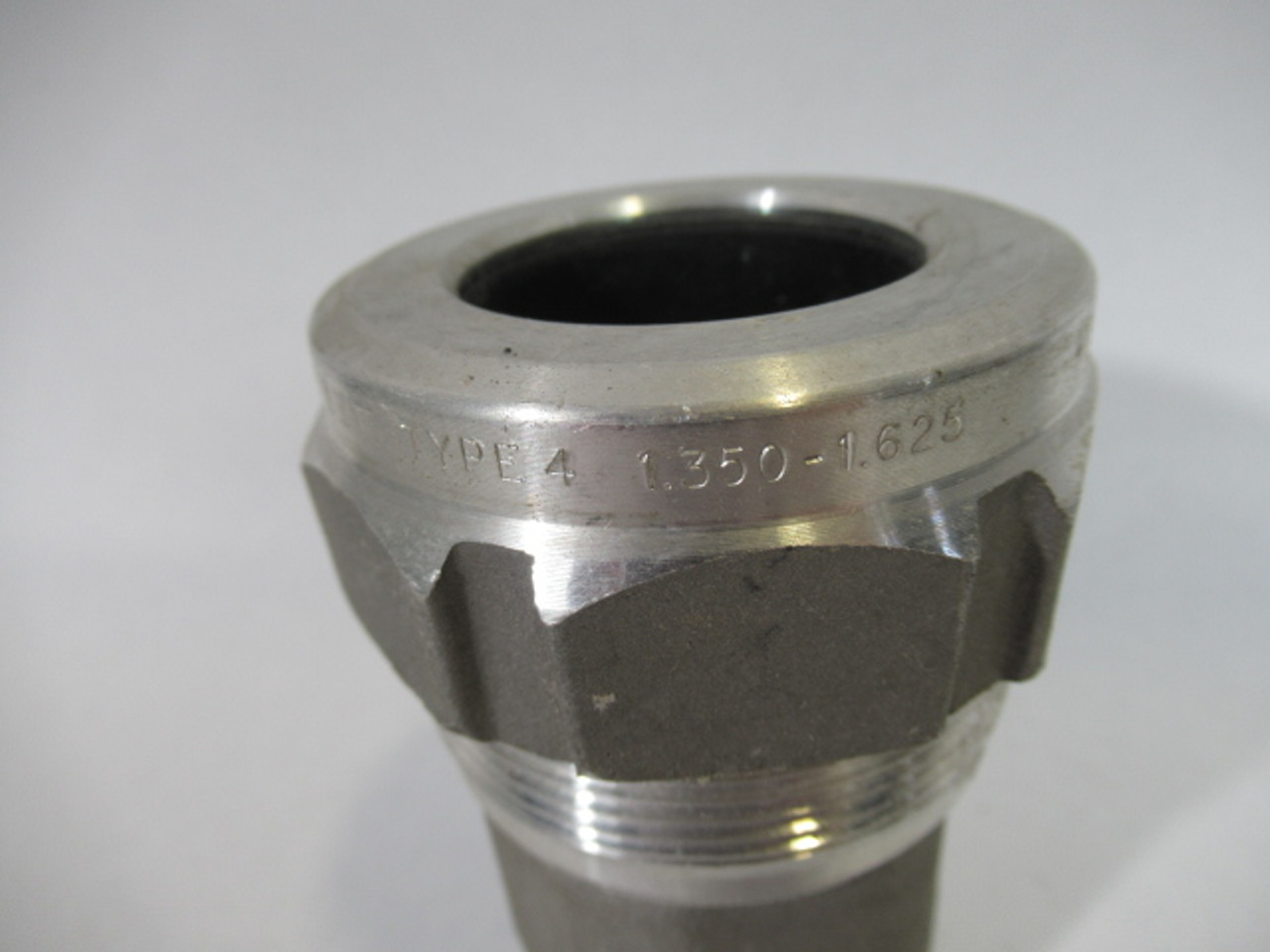 Thomas & Betts ST125-470 Jacketed Cable Fitting 1-1/4" Thinner Hub USED