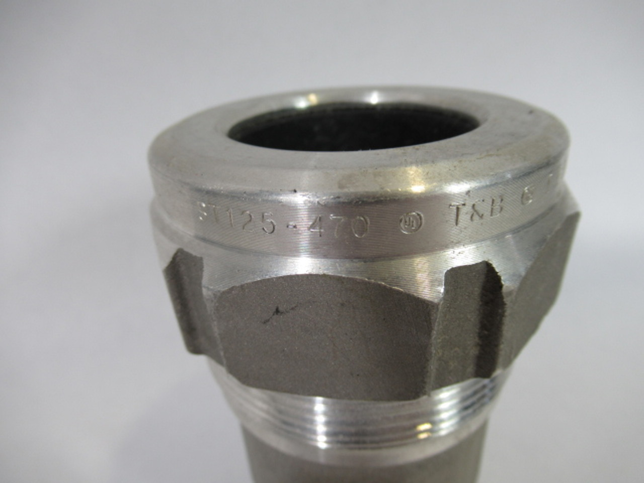 Thomas & Betts ST125-470 Jacketed Cable Fitting 1-1/4" Thinner Hub USED