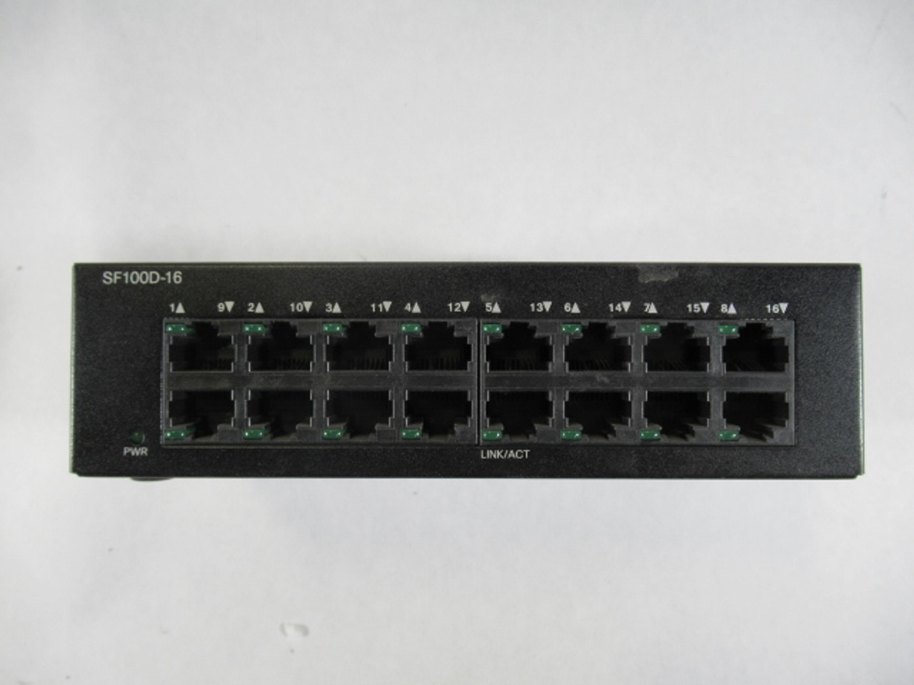 Cisco SF100D-16 16 Port 10/100 Desktop Switch V2 USED