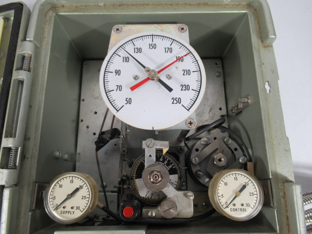 Robertshaw DT-160-A10 Pilot Temperature Controller 50-250 Fahrenheit USED