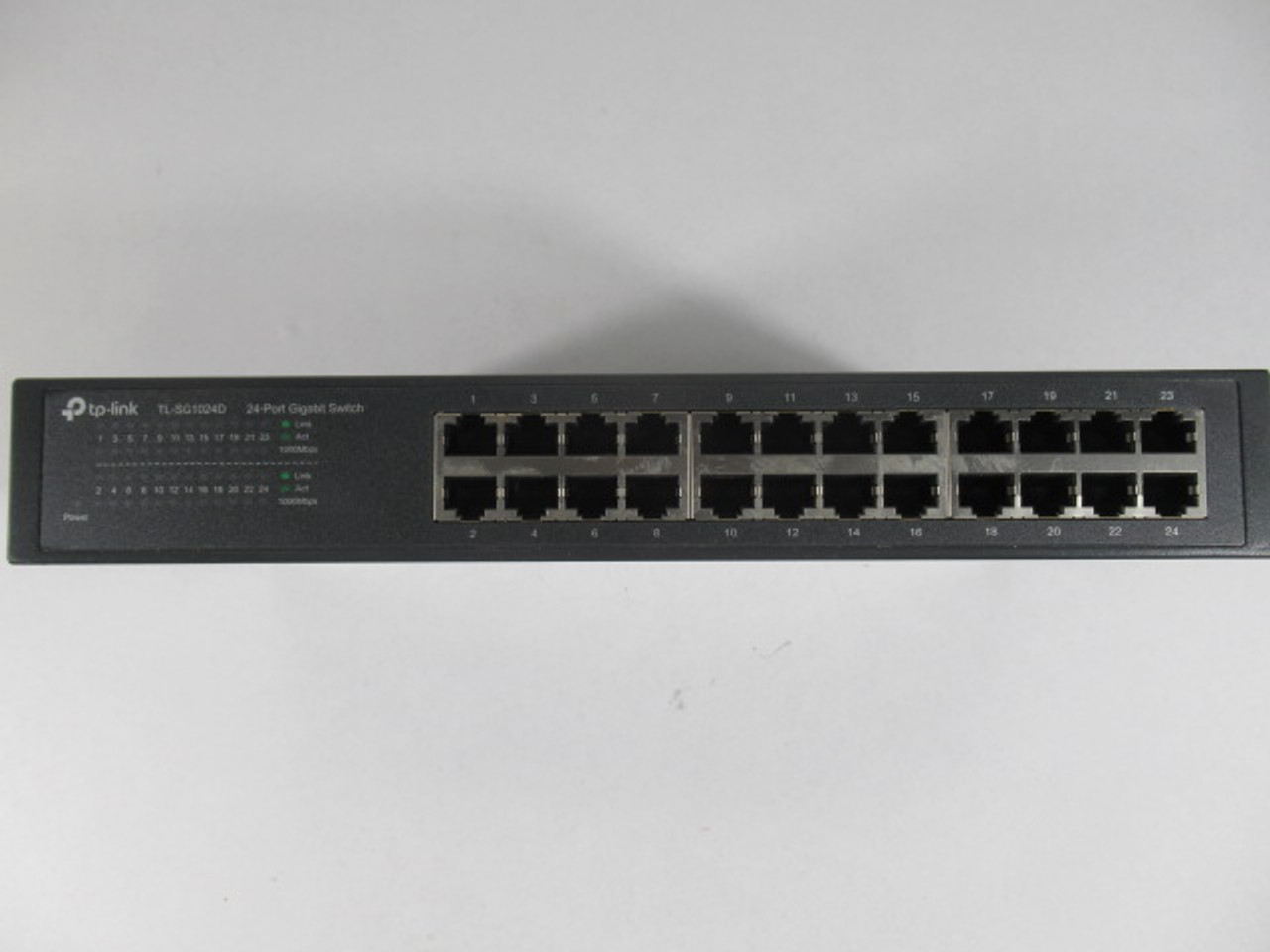 TP-Link TL-SG1024D 24 Port Gigabit Switch 100-240V 0.6A 50/60Hz USED