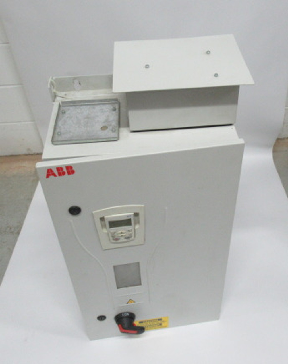 ABB ACH550-BD-011A-6+B055 AC Drive 3Ph 48-63Hz 500-600VAC 11A ! AS IS !