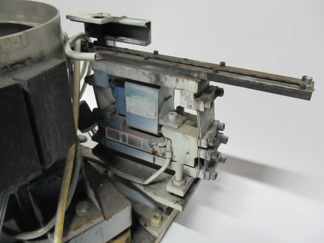 Tarpon EB162A Magnetic Parts Feeder 115V 8.1A 60Hz USED