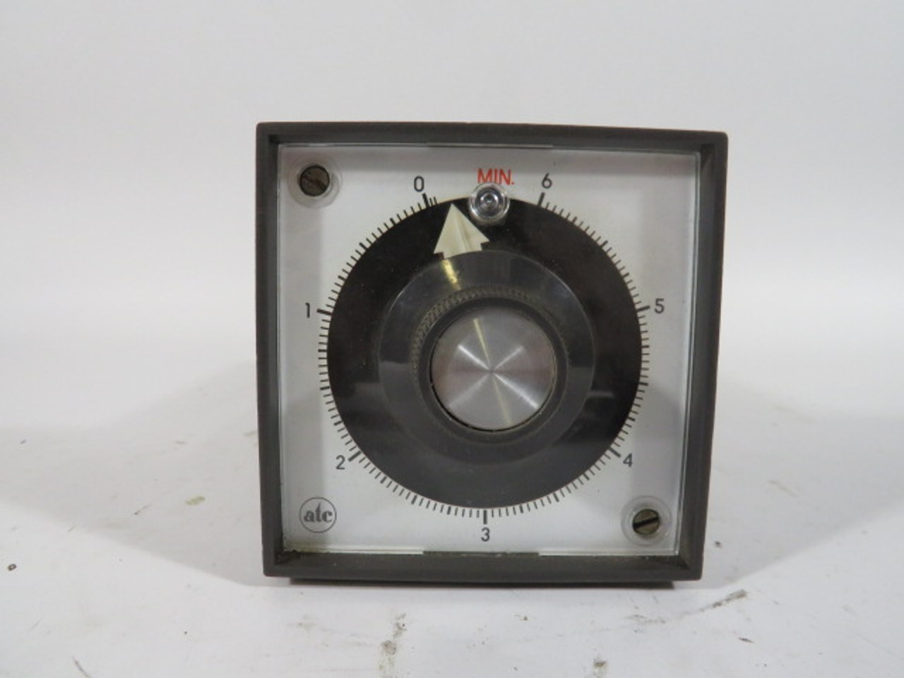 ATC 305E-029-A-10-PX Industrial Timer 0-6 Minutes 120VAC 125VDC USED