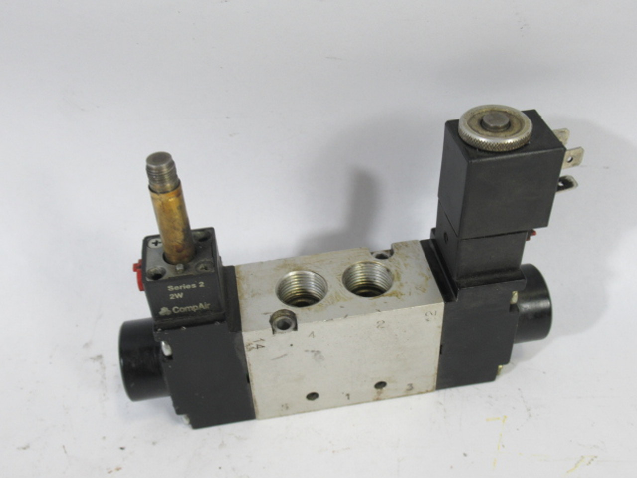 CompAir 8MM513.J65 Solenoid Valve *Missing Coil* 3/8" NPT 110-115VAC 5W USED